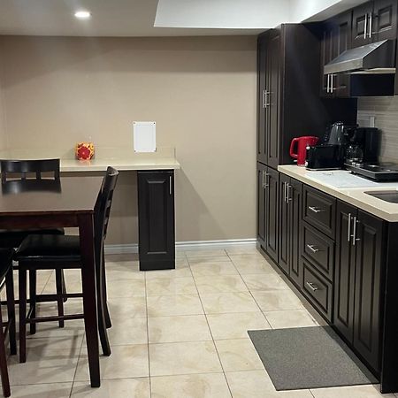 Apartamento Bernie'S Basement Milton Exterior foto