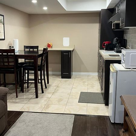 Apartamento Bernie'S Basement Milton Exterior foto