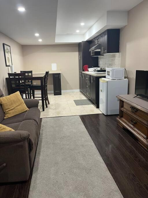 Apartamento Bernie'S Basement Milton Exterior foto