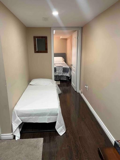 Apartamento Bernie'S Basement Milton Exterior foto