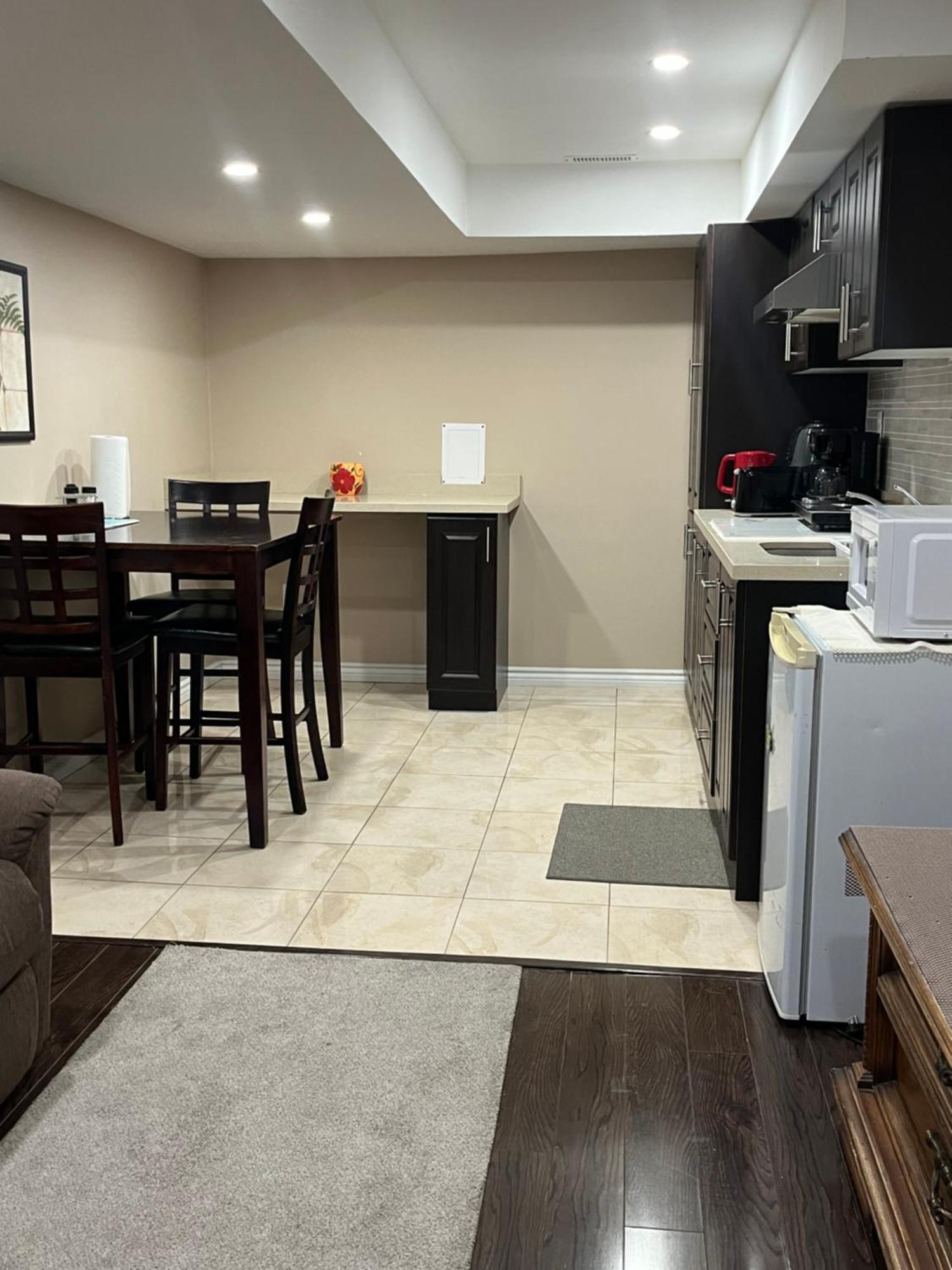 Apartamento Bernie'S Basement Milton Exterior foto