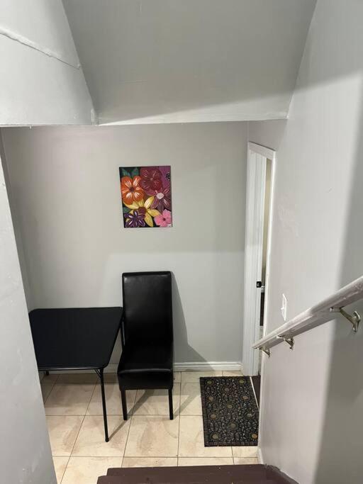 Apartamento Bernie'S Basement Milton Exterior foto