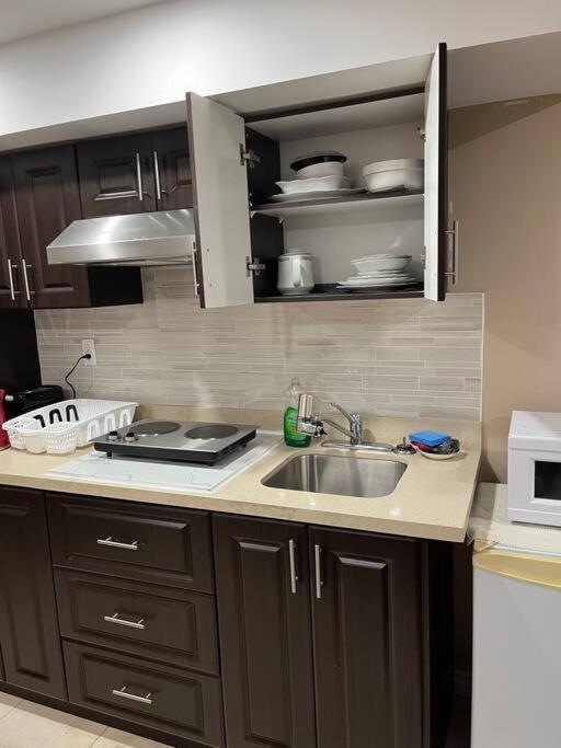 Apartamento Bernie'S Basement Milton Exterior foto