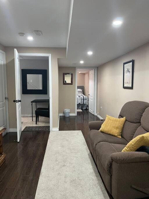 Apartamento Bernie'S Basement Milton Exterior foto