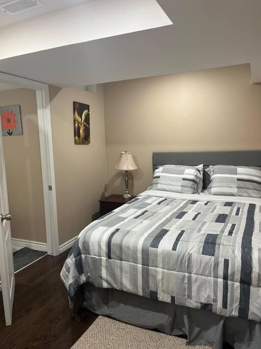 Apartamento Bernie'S Basement Milton Exterior foto